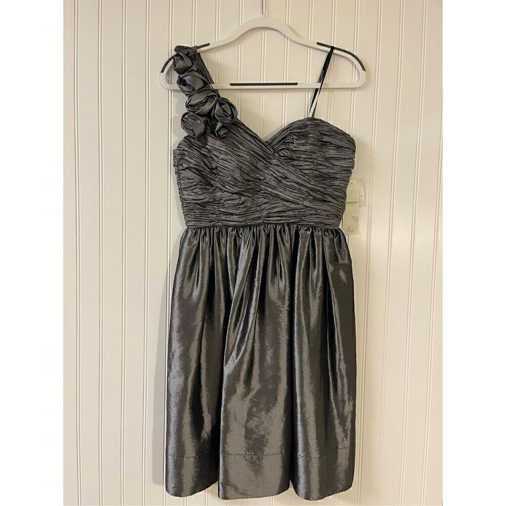 Maggy London formal gray size 8 NWT